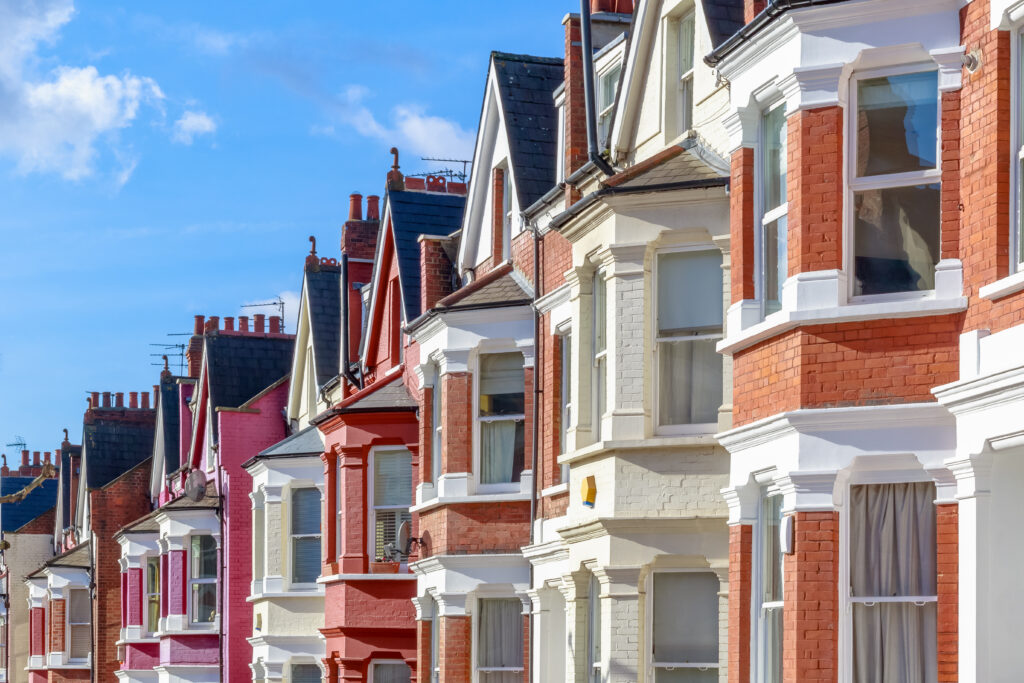 The UK lettings market, after experiencing recent surges in prices, is now displaying signs of returning to its seasonal patterns. 